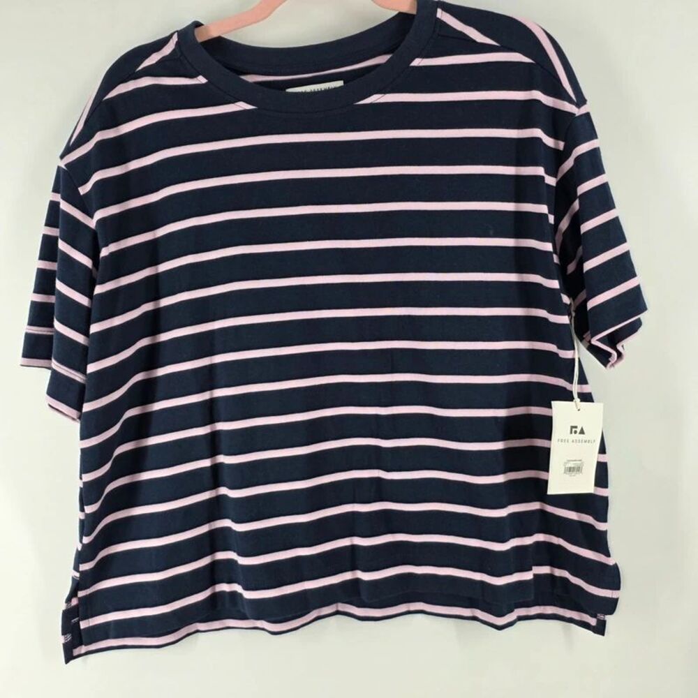 NWT Free Assembly Women's Cropped Boxy Striped Tee Navy Pink - Size Medium